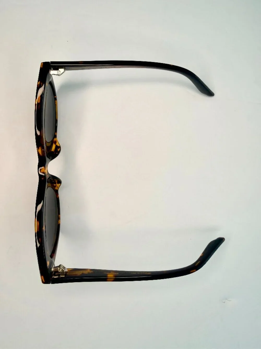DIFF x Marilyn Monroe | Tortoise Cat Eye Sunglasses + Case Cloth